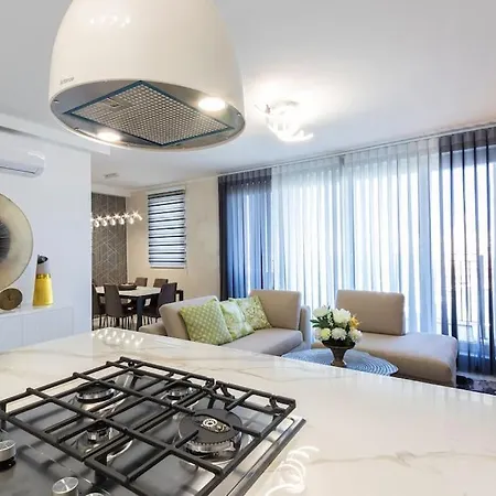 Seafront Deluxe Apt - Balcony Opposite The Harbour By 360 Estates Pietà